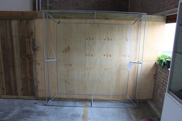 Glasplaat in frame met verlichting