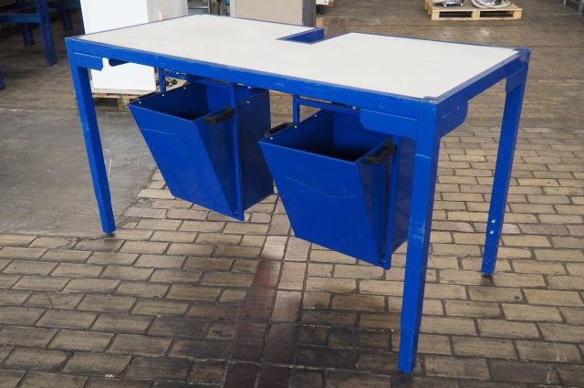 Inpaktafel-Sorteertafel met afvalbakken