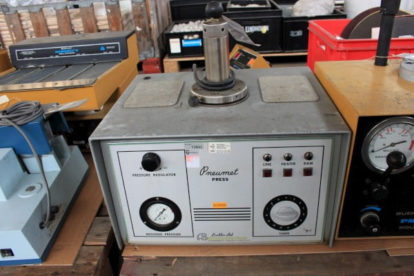 Pers, pneumatisch- Buehler Pneumet