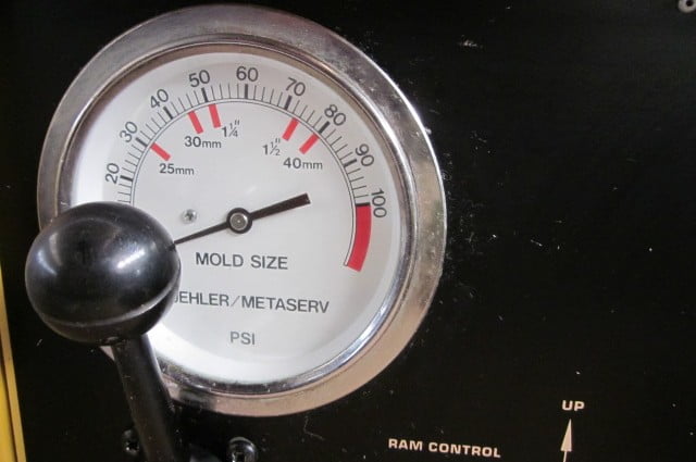 Pers, pneumatisch- Buehler Pneumet II