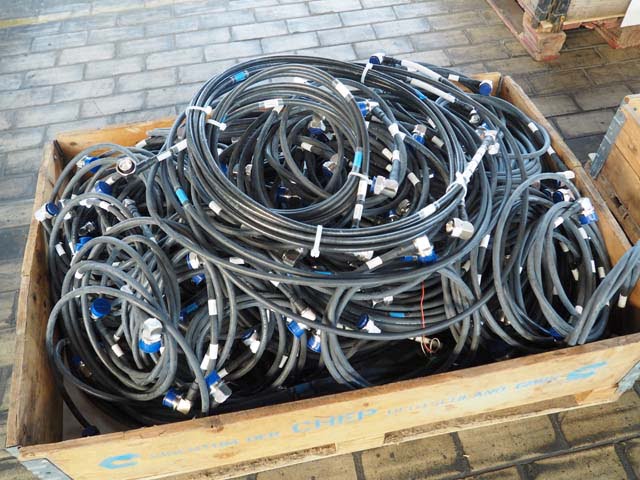 DINTEK- 305m kabel - CAT6 - outdoor U/FTP kabel - zwart - 1103-04011 DINTEK- 305m kabel - CAT6 - outdoor U/FTP kabel - zwart - 1103-04011