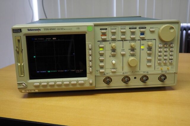 Tektronix TDS 694 C 3GHz Real-Time Oscilloscope